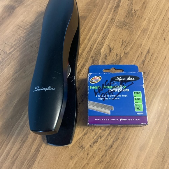 Swingline 777 60 Sheet High Capacity Heavy Use Stapler & Staples - Picture 10 of 15